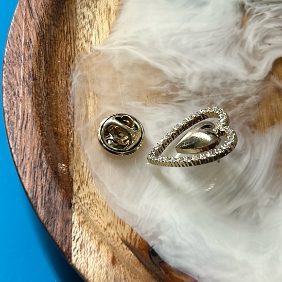 🖤Vtg Double heart lapel pin - Picture 3 of 7